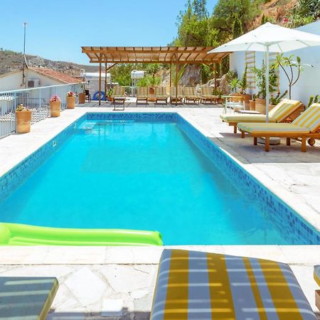 Archondia House - Holiday Apartments With Pool Kalavaszósz Kültér fotó
